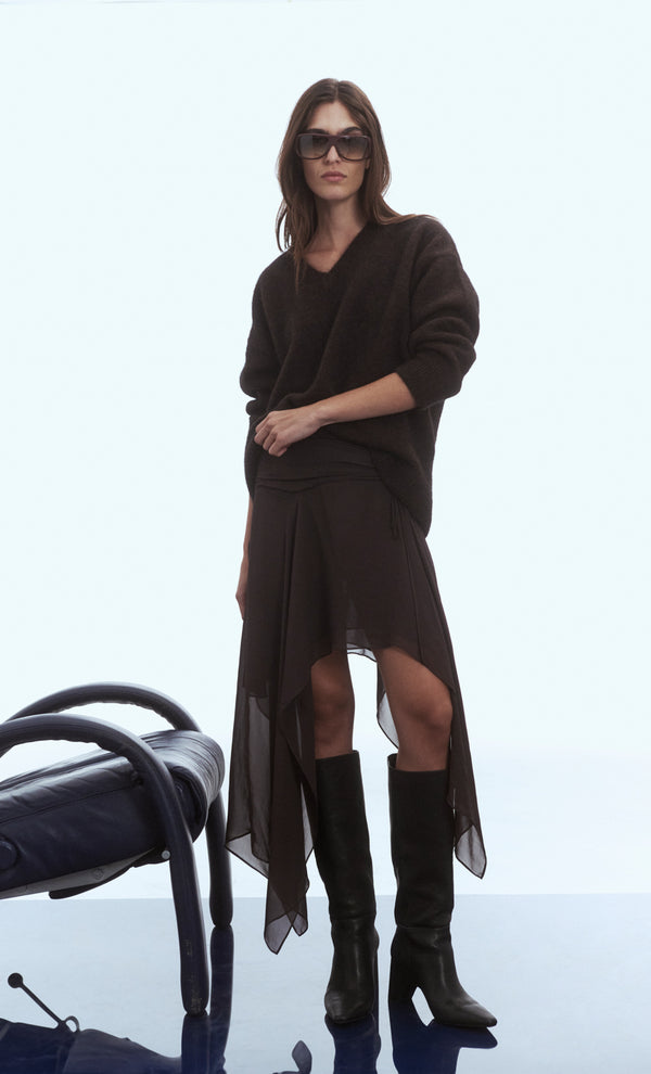 CAMPBELL V NECK JUMPER - CHOC