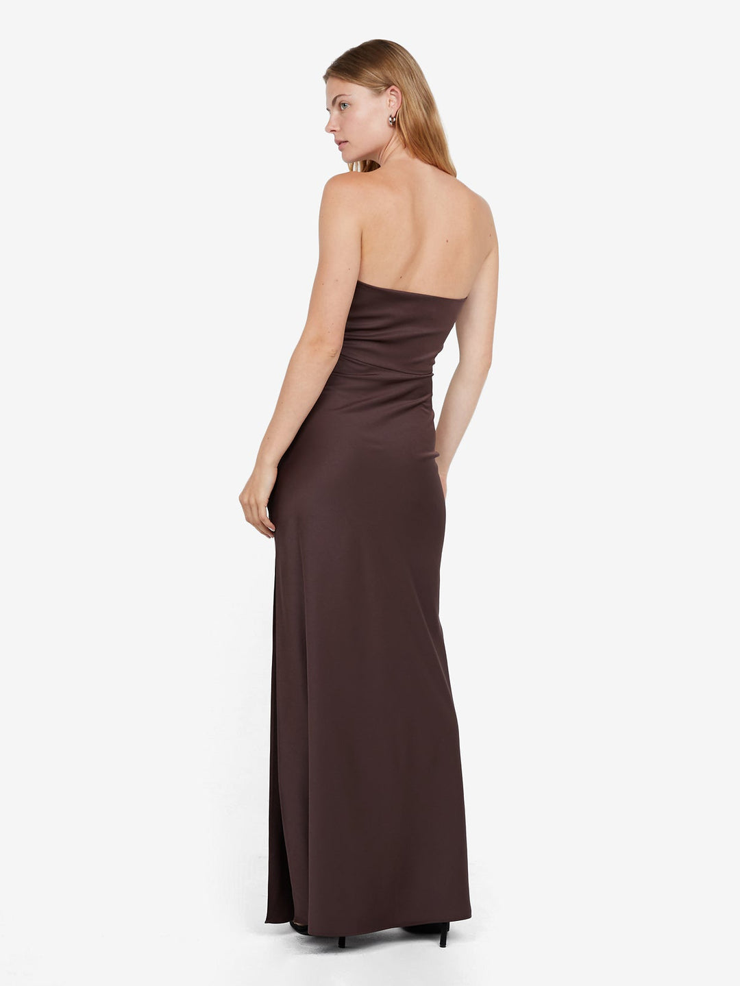 bcbg brown strapless dress The BCBGMAXAZRIA Fall 2025 collection channels the nocturnal energy of a city in fluxsaturated in deep crimsons, midnight blues, molten golds, and burnished metallics that catch and dissolve the light with each